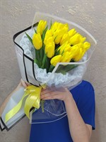 Букет 21 желтый тюльпан